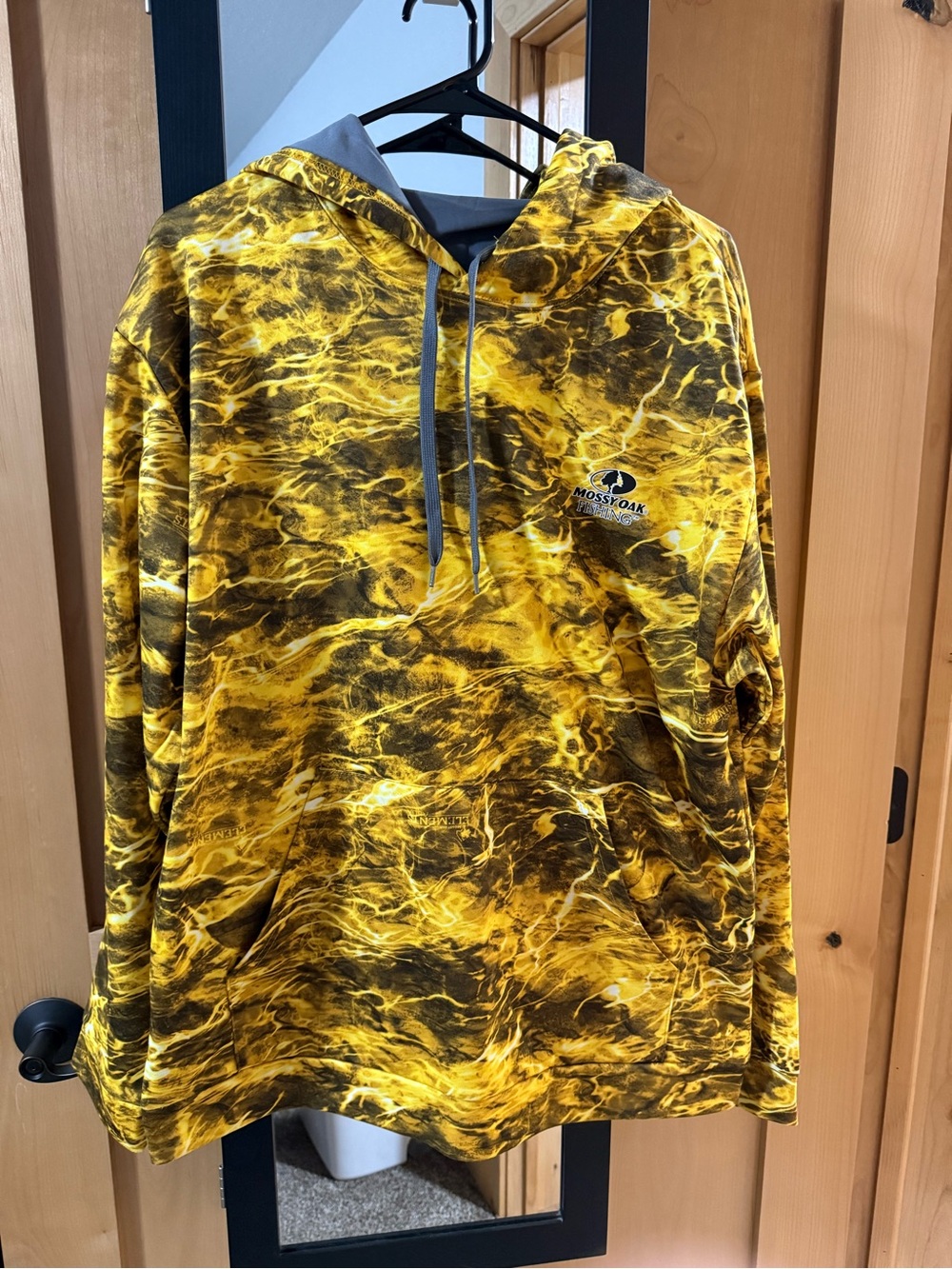 Mossy Oak Men's Yellow and Brown Camo Crewneck Hoodie